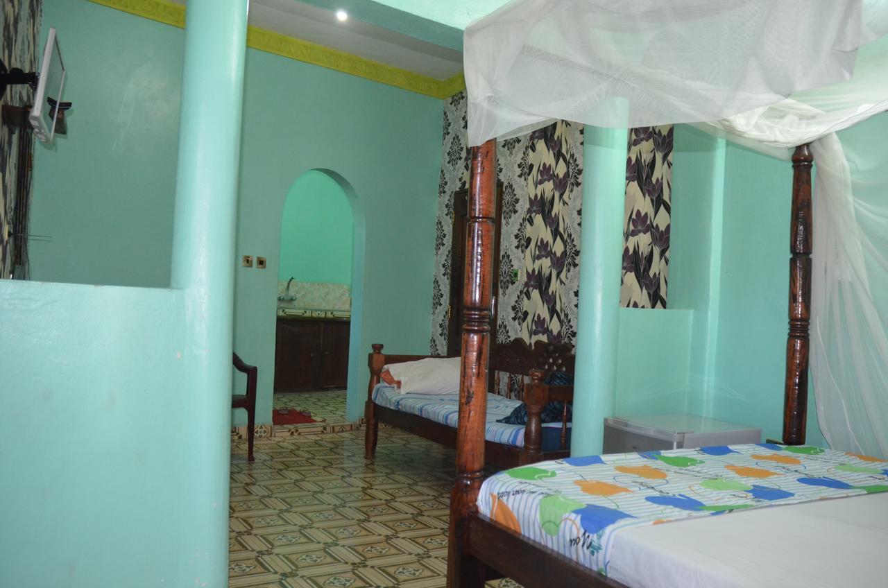 Young Safari Hotel Malindi Esterno foto